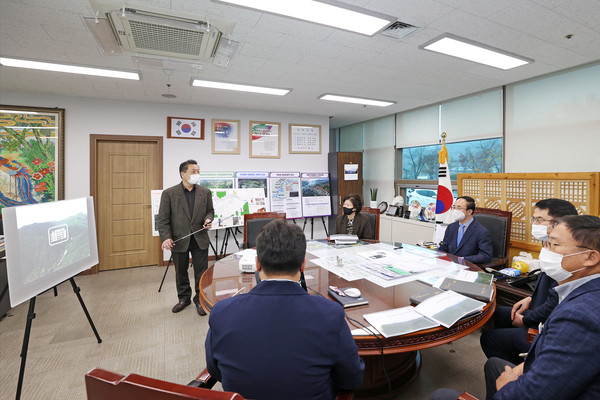 임실군은 ‘성수산 산림레포츠시설 설치사업 기본계획 및 실시설계용역’에 대한 중간보고회를 개최했다. /임실군 제공