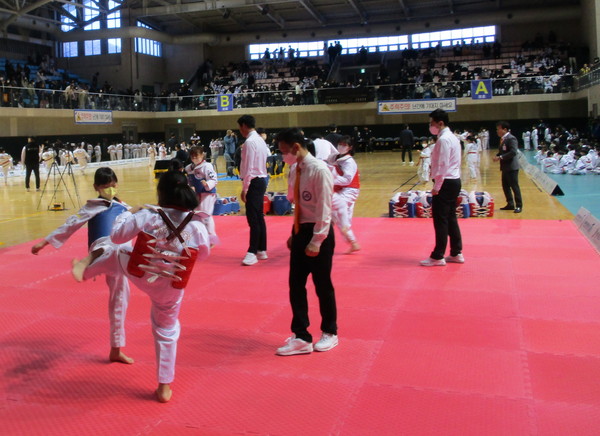 전국초등학교 태권도대회가 4월 29일부터 5월 3일까지 5일간의 일정으로 전북 남원종합스포츠타운 체육관에서 개최된다.